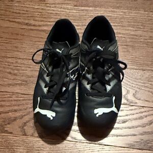 Puma Black and White soccer Sneakers size 1